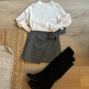 The Group by Babaton Cream Sweater XXS